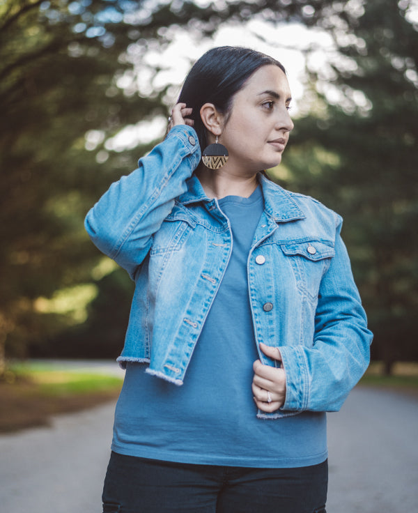 Wahine wearing maori jewellery