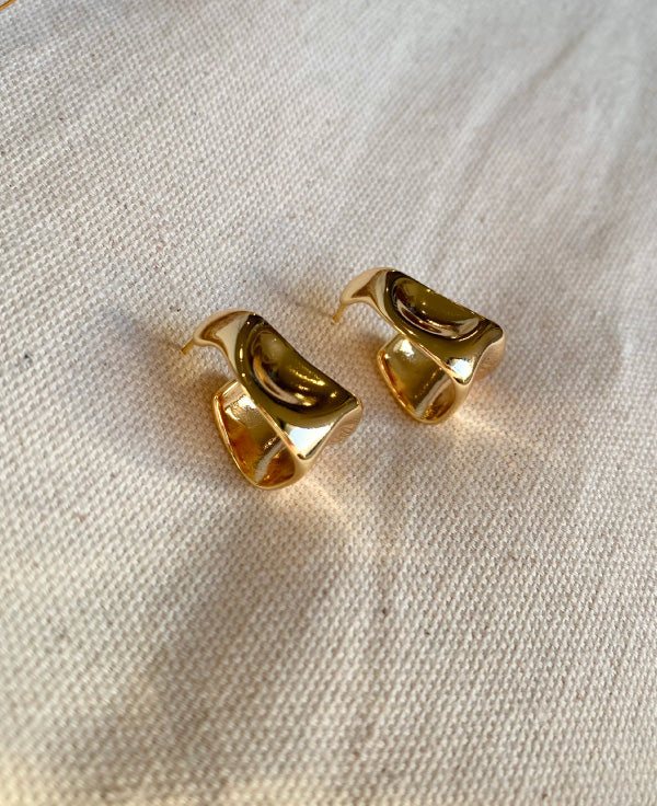 Wavy Stud